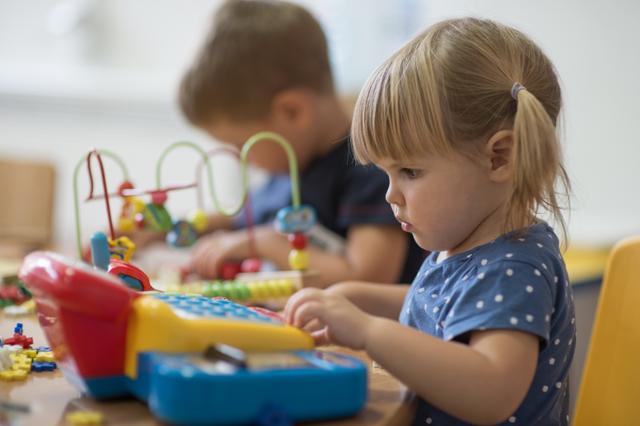 [你的育儿经]宝妈分享：让孩子读完一年12万的幼儿园后，我后悔了！