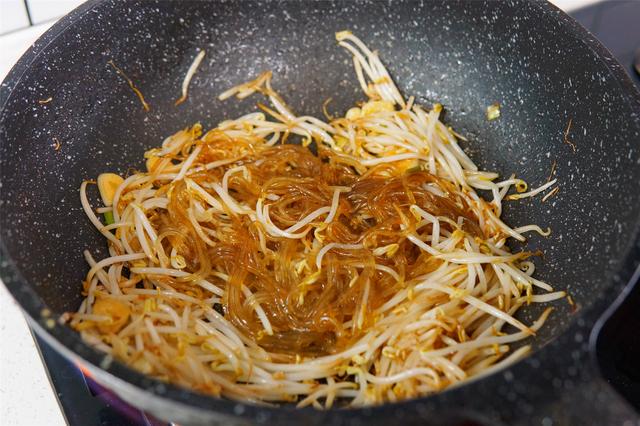 天冷了，用这5样炒一锅“合菜”，暖和下饭，不用放肉也香的很