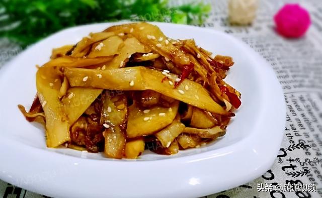 美食推荐：酸辣土豆丝，枸杞炖白菜，干煸杏鲍菇，香煎腐皮卷做法