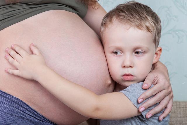 「超级宝妈」戒了尿不湿大半年，孩子又开始频繁尿裤子？3步找准原因轻松应对