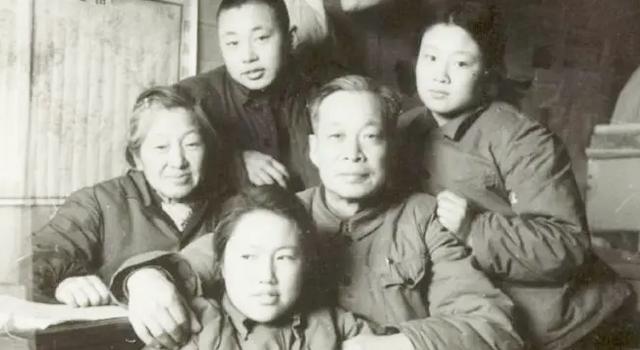 你的育儿经|他被同学取绰号，父亲听后将绰号改为真名，如今这名字家喻户晓