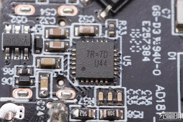 小米20W快充拆解，原来内部这样设计，怪不得和紫米一样卖39