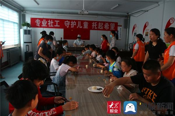 你的育儿经|惠民县孙武街道棣州社区开展庆“六一”亲子学面点活动