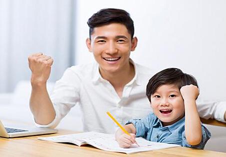 有趣生活|孩子越夸越脆弱?学真正的“赏识教育”,助娃养出成长型心理定向