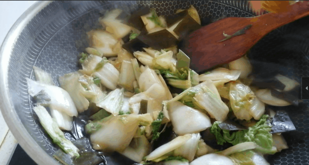 北方人的家常菜：海带白菜烧冻豆腐