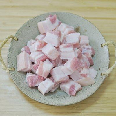 全家福红烧肉这样做，软糯鲜香不油腻，入口即化味道好，上桌被抢
