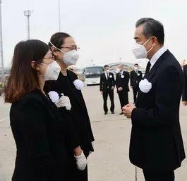 人民日报杜伟大使,回家了...