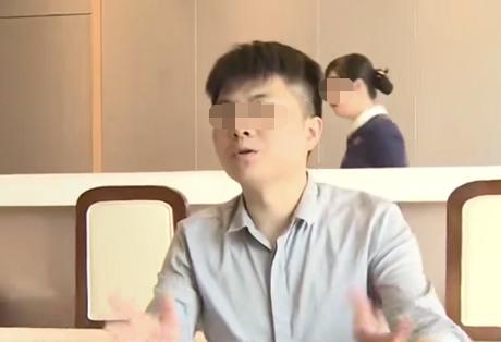 你的育儿经|湖南6岁熊孩子推坏商场玻璃门，被砸伤后家长要求赔偿，声称：门有质量问题