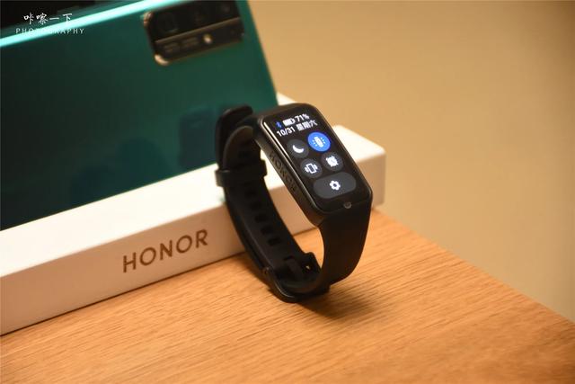 249起！荣耀手环6这是要颠覆智能手环玩法？