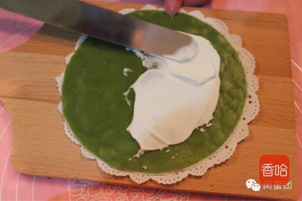 少女心系列！好吃到流泪的抹茶草莓千层蛋糕，免烤箱零失败