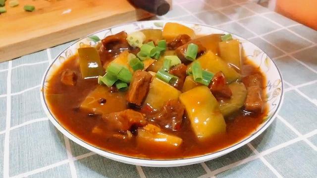 天冷了，家人就喜欢这道炖菜，简单易做又营养美味，暖胃且暖心