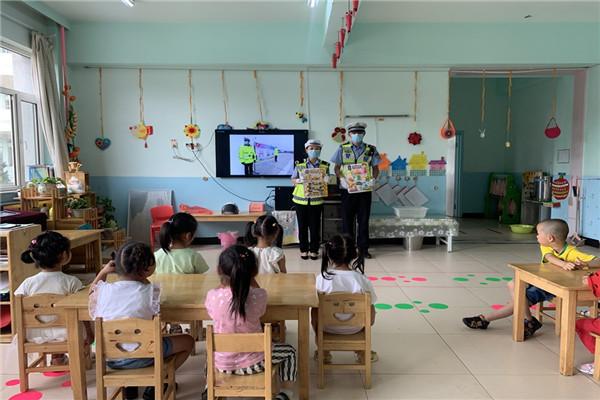 阳阳的家|杭锦后旗交管大队民警走进辖区奋斗中学幼儿园—“一盔一带”伴我“童”行