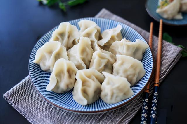 白菜饺子好吃有诀窍，教你调馅的正确做法与用料，饺子不好吃才怪