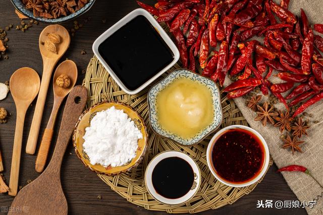 新手炒菜，应该用生抽、老抽还是蚝油？效果不一样，可别用错了