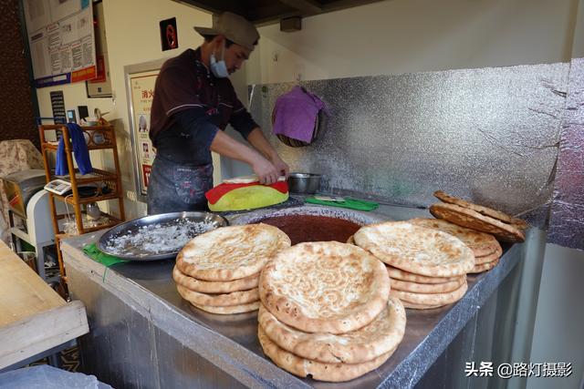 #趣旅游#乌鲁木齐南山脚下的美食街,与成都宽窄巷子是“姊妹”,你去过吗