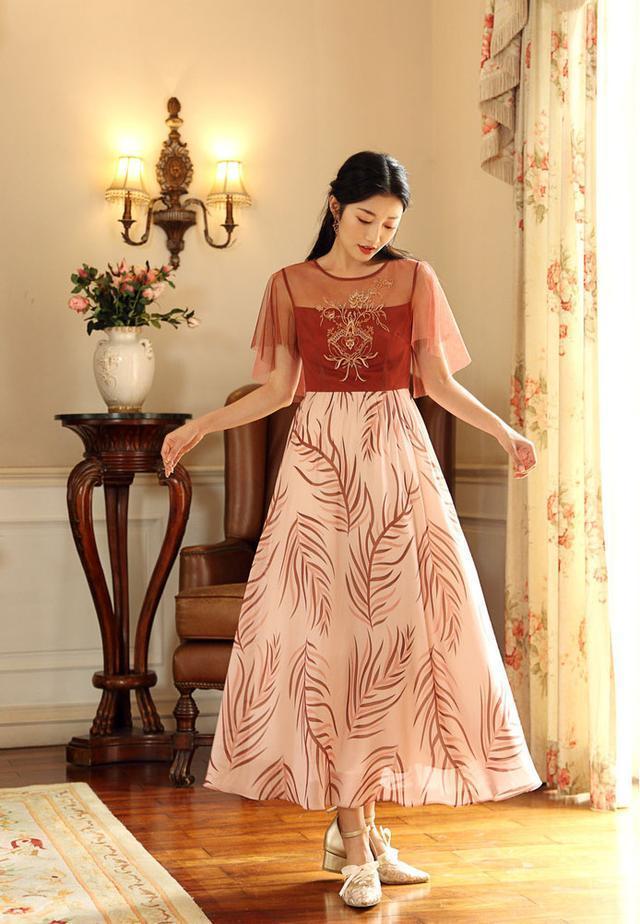 时尚探究社满大街的裙子,最近流行的是“复古裙”,这也太美了