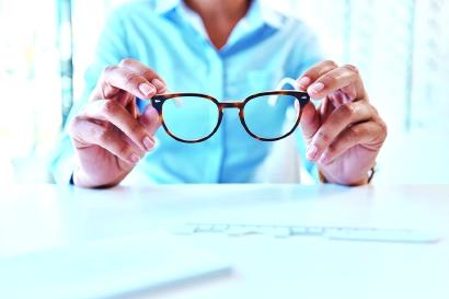 黄斑|这些眼病不再是老年人的专属，守护眼睛，擦亮心灵的窗户