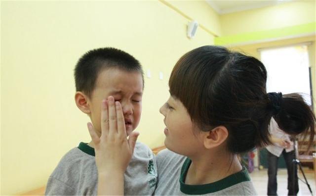欢喜同堂|“我打你，你为什么还手？”儿子被打还手被老师批评，宝妈忍不了