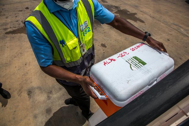 「新华社客户端」阿里巴巴向塞内加尔捐赠防疫物资