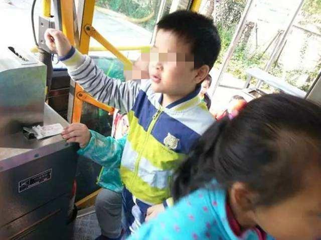 你的育儿经■6岁“熊孩子”逼孕妇让座不成，大喊大闹，司机停车喊道：你下车