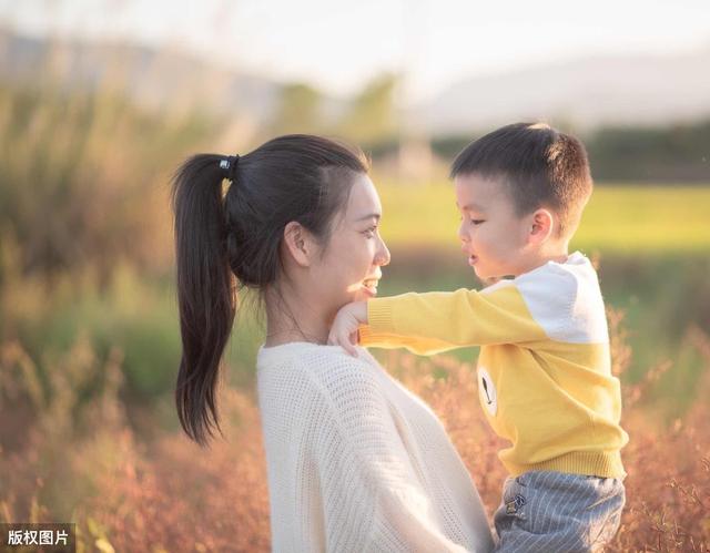 【超级宝妈】“后爸后妈，真的不如亲爸亲妈？”5位单亲孩子的回答，令人动容
