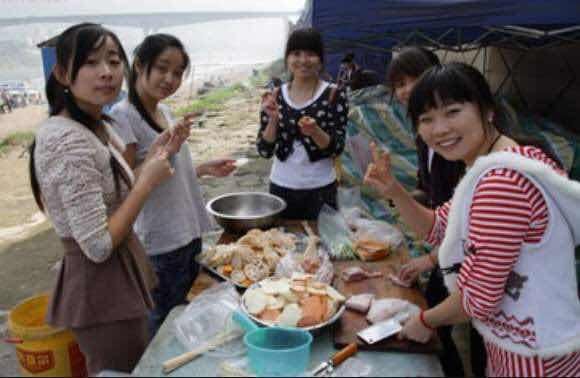 #超级宝妈#早生孩子和晚生孩子的区别，同学会上就能看出，差距不止一点