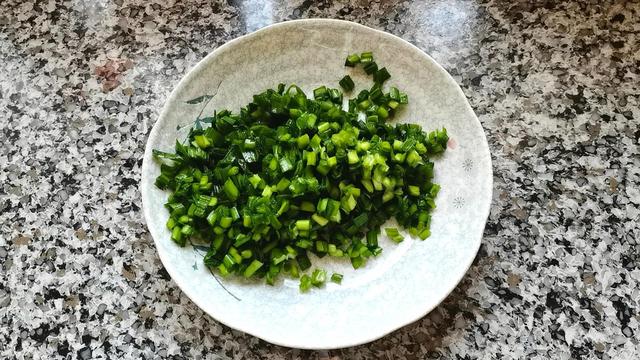 韭菜肉末豆腐羹，松软鲜嫩，真好吃，健脾和胃，老少皆宜的家常菜