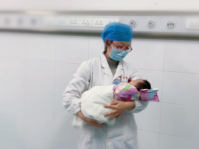 「超级宝妈」特殊时期，我们是临时宝妈