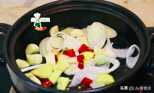 入冬后要多吃鱼，分享鱼肉懒人做法，不加一滴水，出锅鲜香又营养