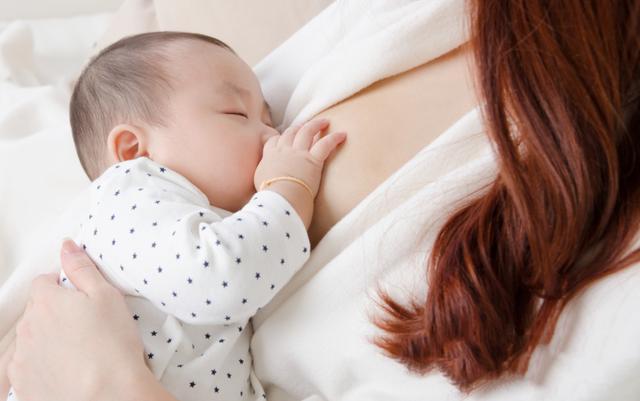 #超级宝妈#母乳喂养谣言多，竟有90%的宝妈相信了