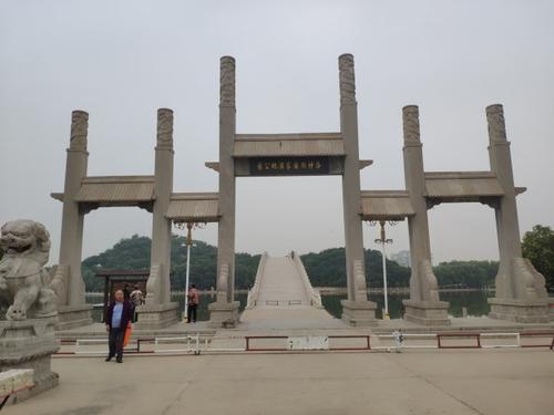 「旅行百事通」东阿曹植公园