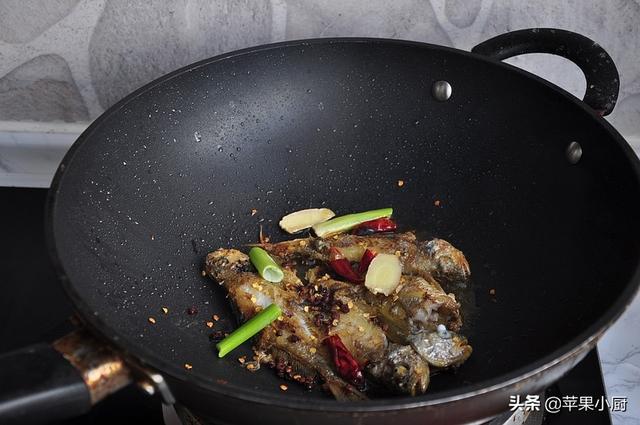 冬天应多吃的大炖菜，高蛋白低热量，吃到最后汤还是热乎乎的，鲜