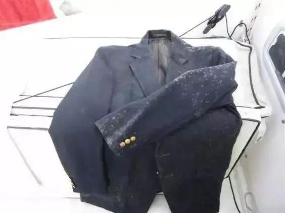 冬天厚衣服脏了，先别着急洗，试试这些方法，实用