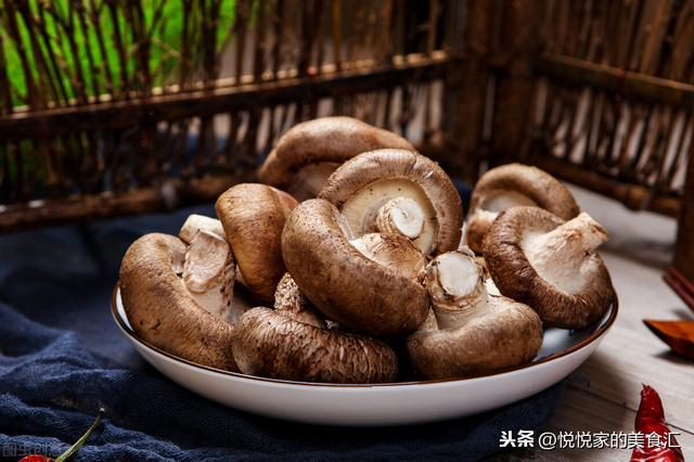 小雪，这3样再好吃也要忍住，常吃8黑，均衡膳食，全家更健康