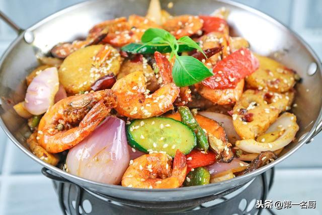 豆瓣酱|大厨教你麻辣香锅的家常做法，荤素搭配要啥有啥，香辣十足又营养