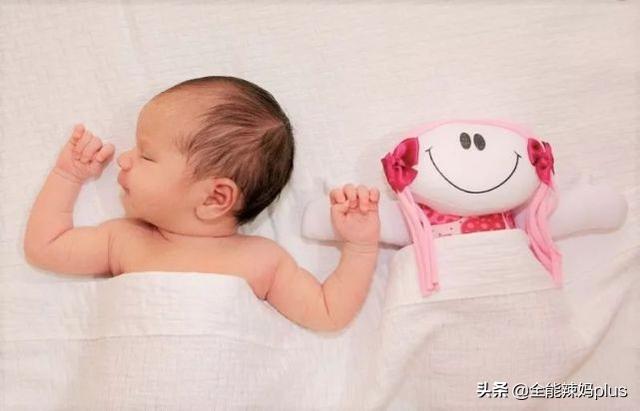 “妈妈，该给我买枕头啦”，宝宝有这3个动作，暗示可用枕头了