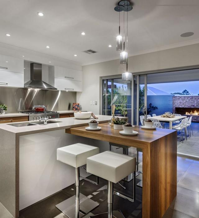 要我说，厨房里最好加个岛台，一侧留空连着吧台，能收纳能用餐