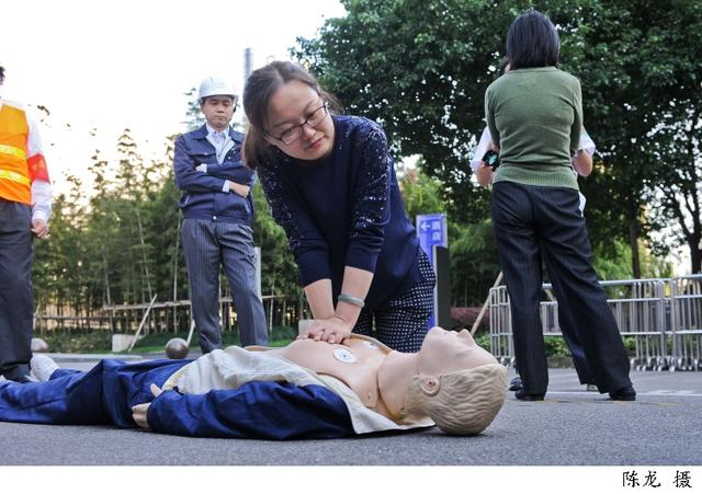 我国每年有猝死者接近60万人，和05后少年一起学习这波神仙救命技能