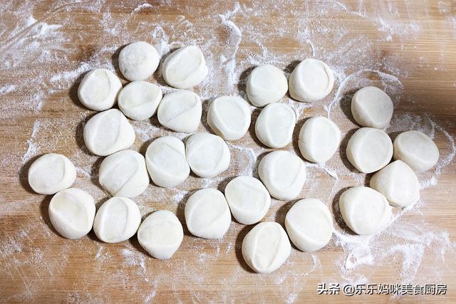 元旦后年关将至，教你调万能猪肉馅，多加“4味料”，加啥菜都香