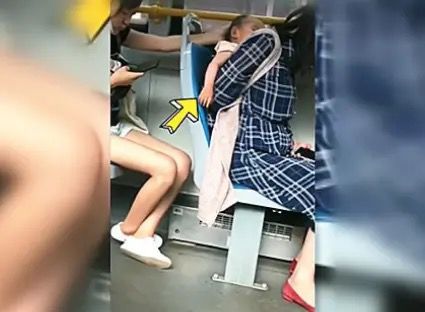 『暖先生格调』邓超孙俪捐款30万后，被上万网友谩骂：孩子，永远不要因为几颗“老鼠屎”，放弃善良