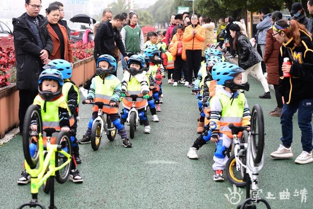 大手牵小手，罗平一幼儿园开展欢乐亲子跑主题活动