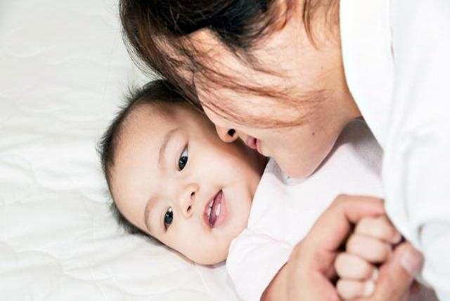 暖洋洋的灯光|孕妈进入产房生孩子，5样东西必须带全，其他可以不带，可别嫌多