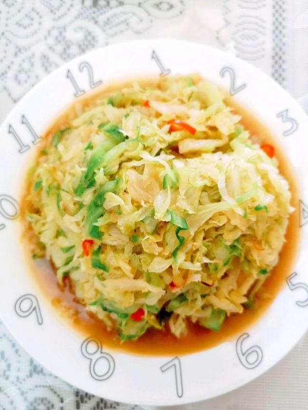 这道素炒包菜比大厨做的还好吃