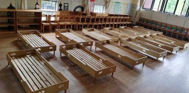 超级宝妈|透明隔离板用餐 错向而睡，幼儿园开学在即 为幼儿筑起一道坚固的“防护墙”