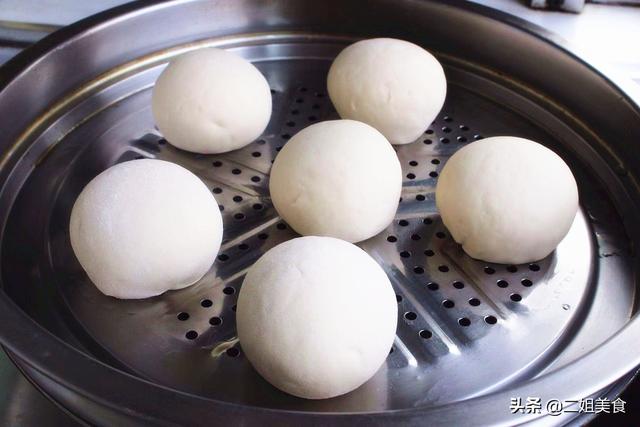 冬天做馒头，别只会加酵母粉发面，多做2步，发面快还蓬松好吃