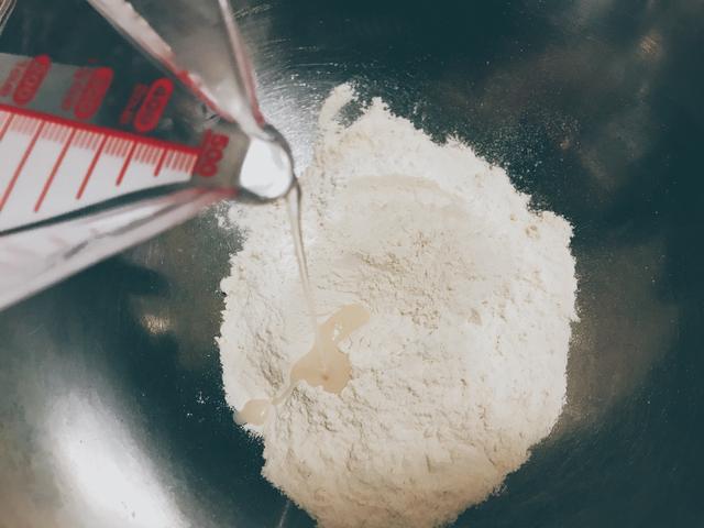 简单的疙瘩汤的做法，10分钟就能出锅，一碗下肚浑身都暖和