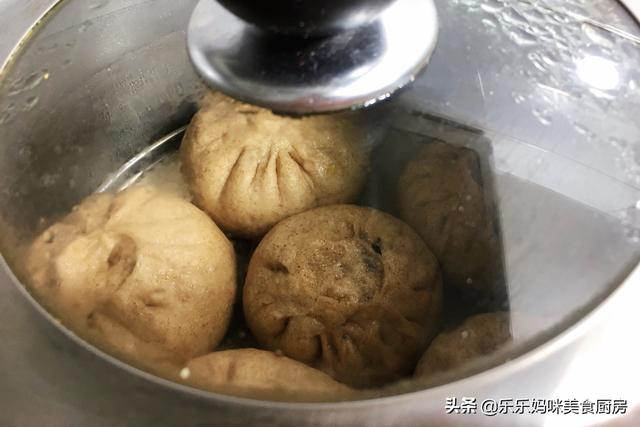 钟南山院士建议多吃粗粮，3种食材做黑全麦包子，暄软好吃又营养