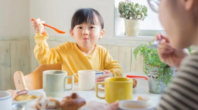 超级宝妈|孩子爱吃零食不吃饭？爸妈可以这样做