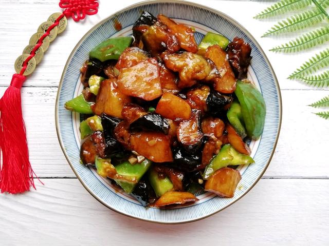 土豆这么做，比肉还好吃，传统名菜但是做法不难，鲜香味美都爱吃