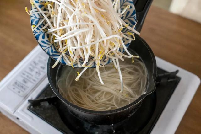 冰箱边角料别扔，随手一煮胜山珍！早餐吃它开胃又暖心